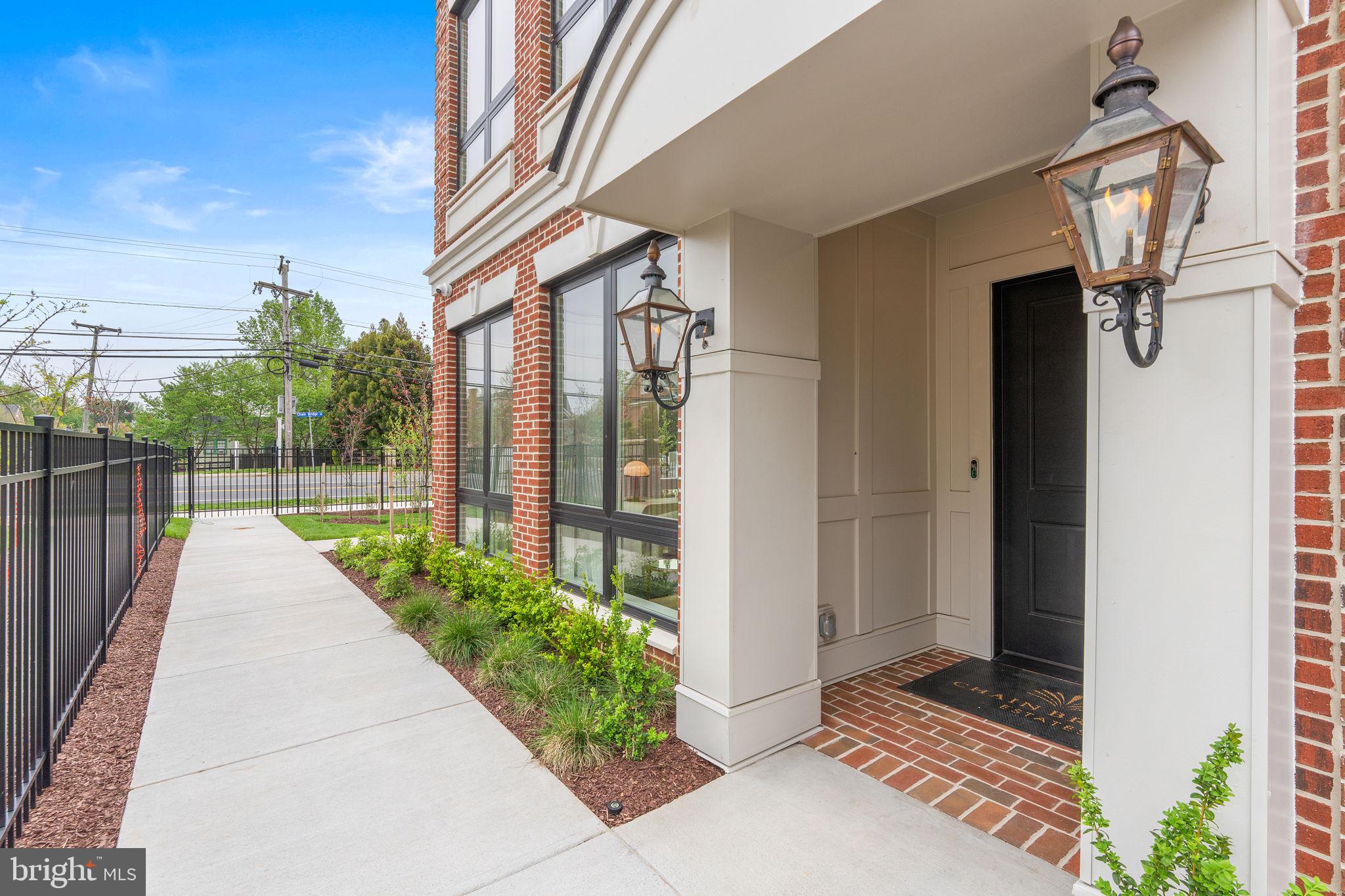 CHAIN BRIDGE - Residential