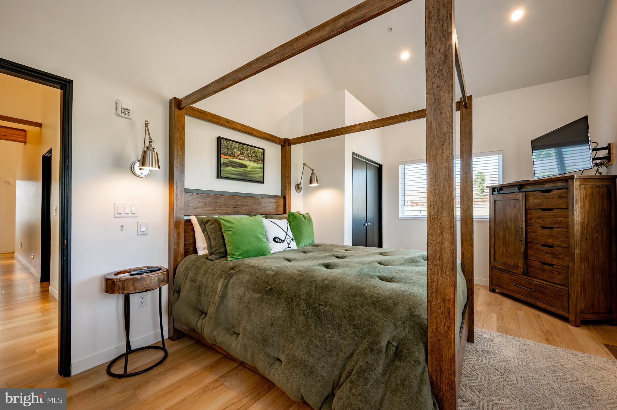 WATERFRONT GREENS - Residential