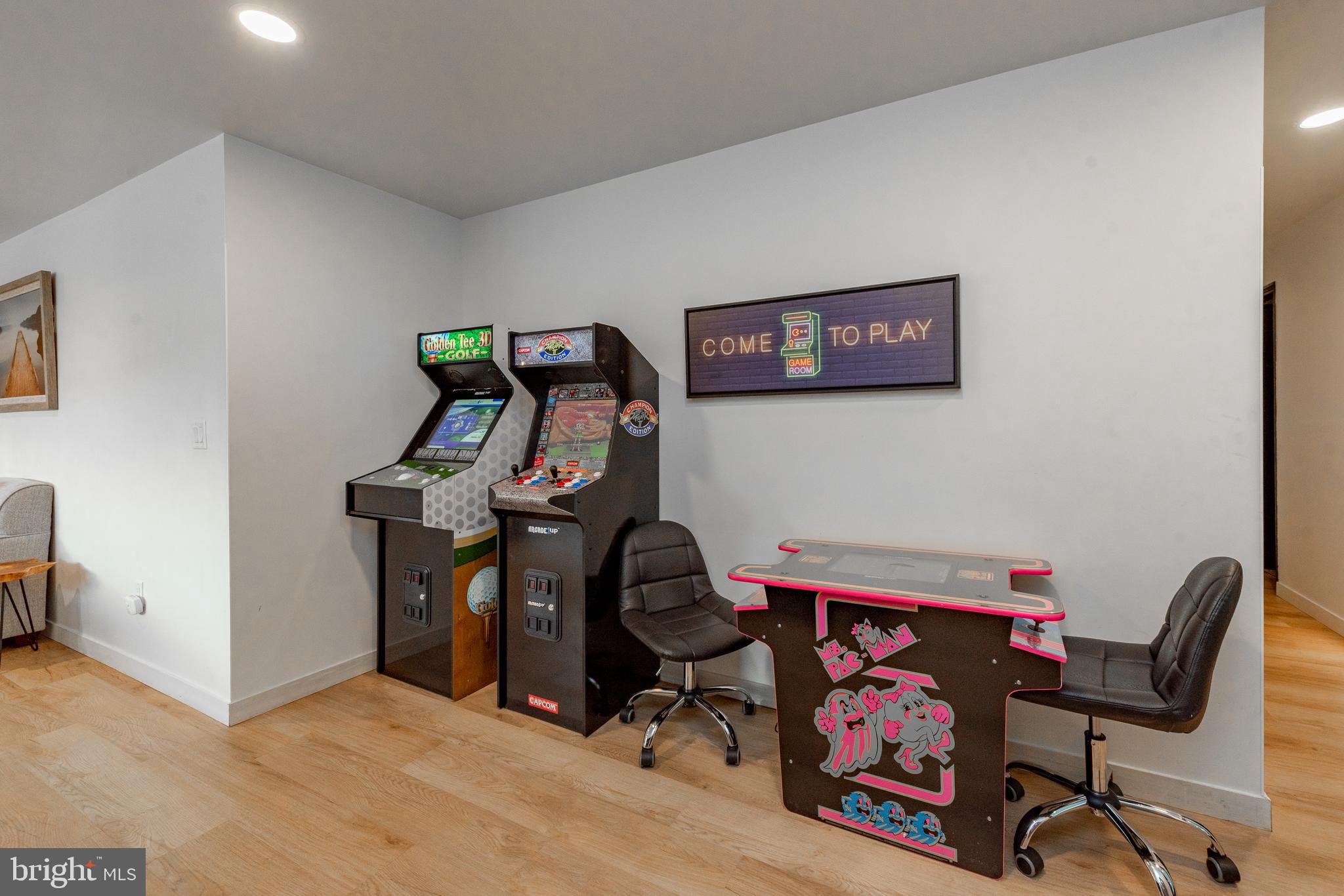 WATERFRONT GREENS - Residential