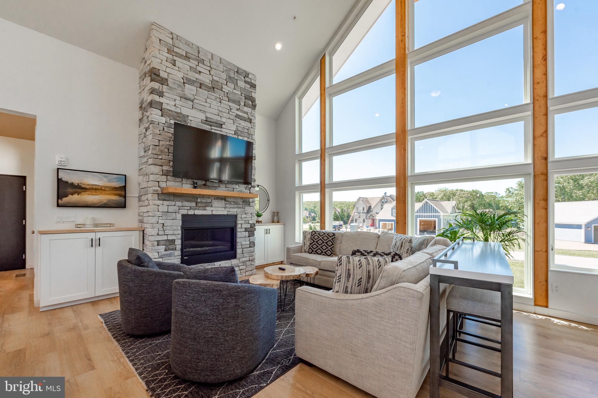 WATERFRONT GREENS - Residential