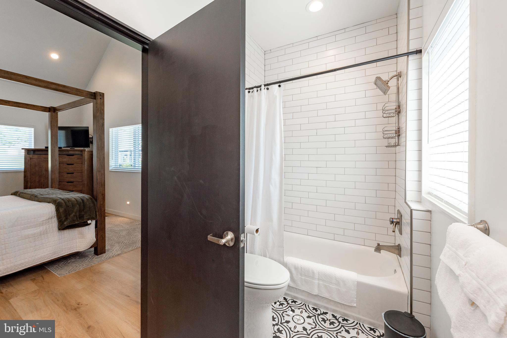 WATERFRONT GREENS - Residential