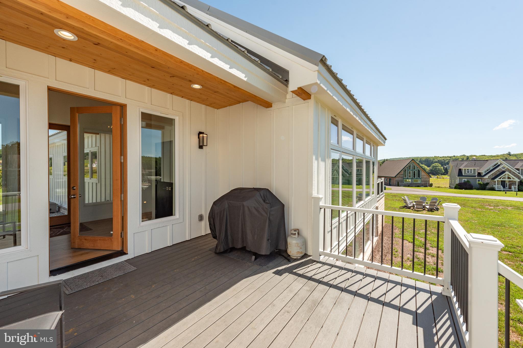 WATERFRONT GREENS - Residential