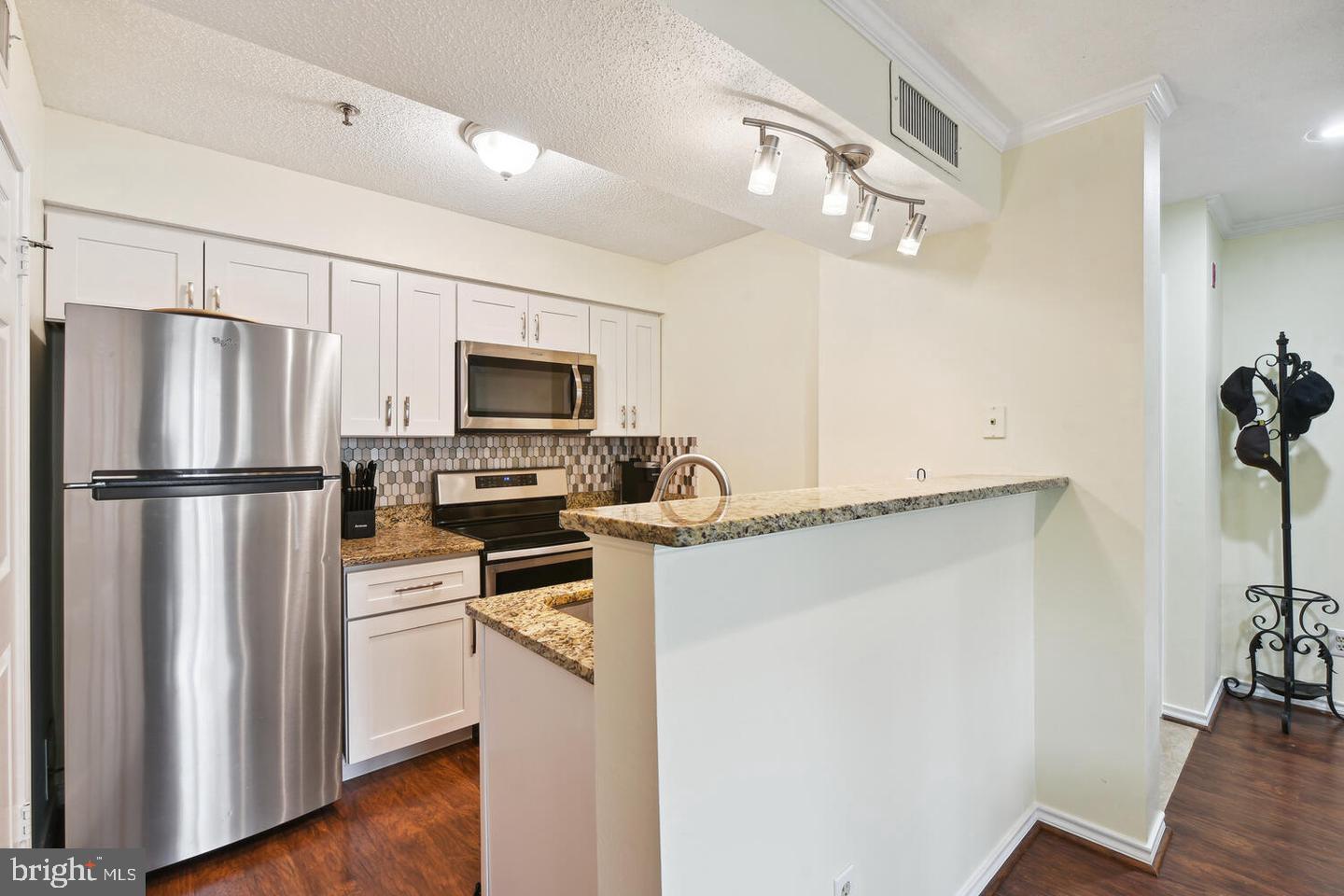 FOUNTAINS AT MCLEAN - Residential Lease