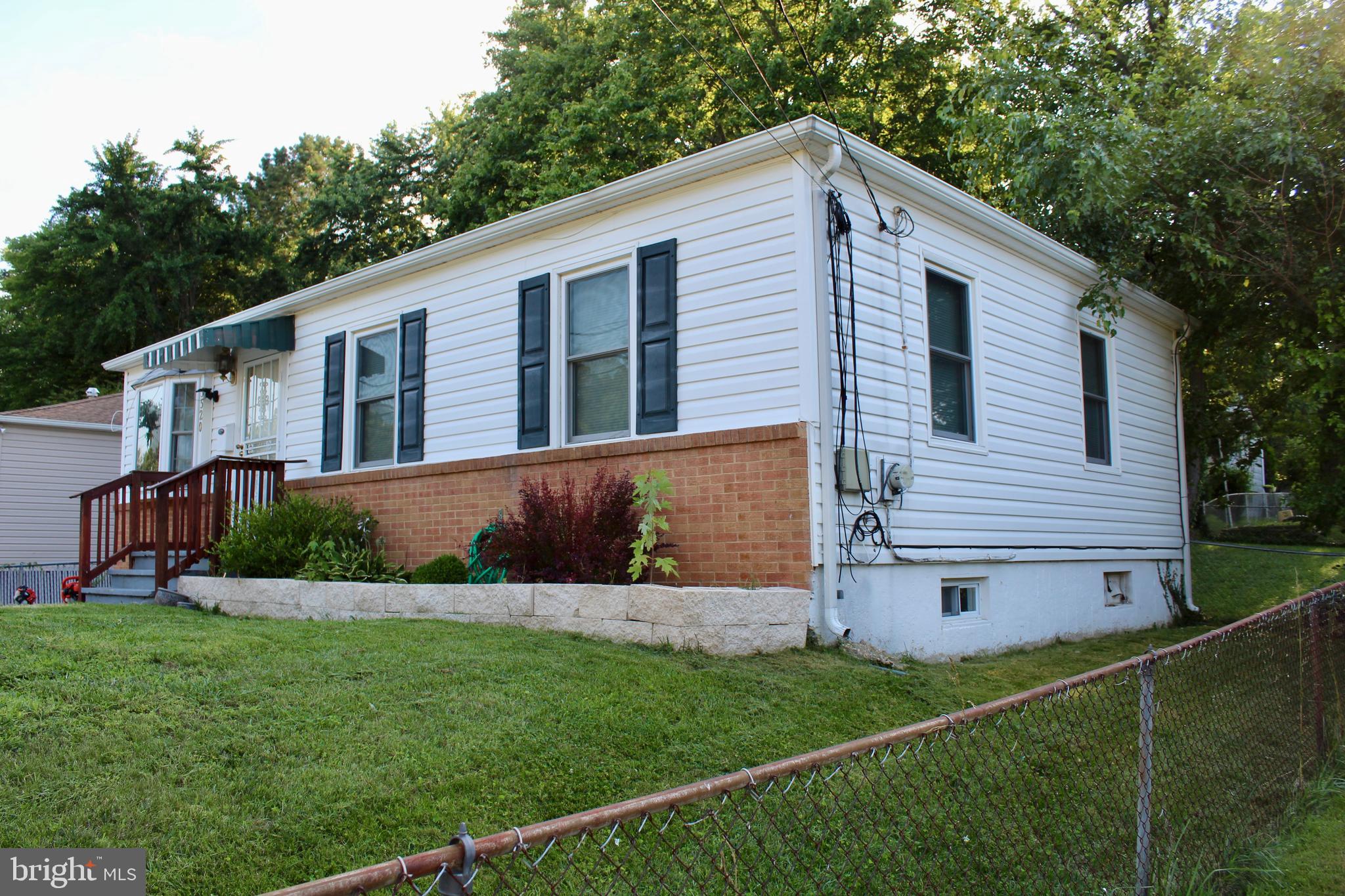 WHITFIELD KNOLLS - Residential