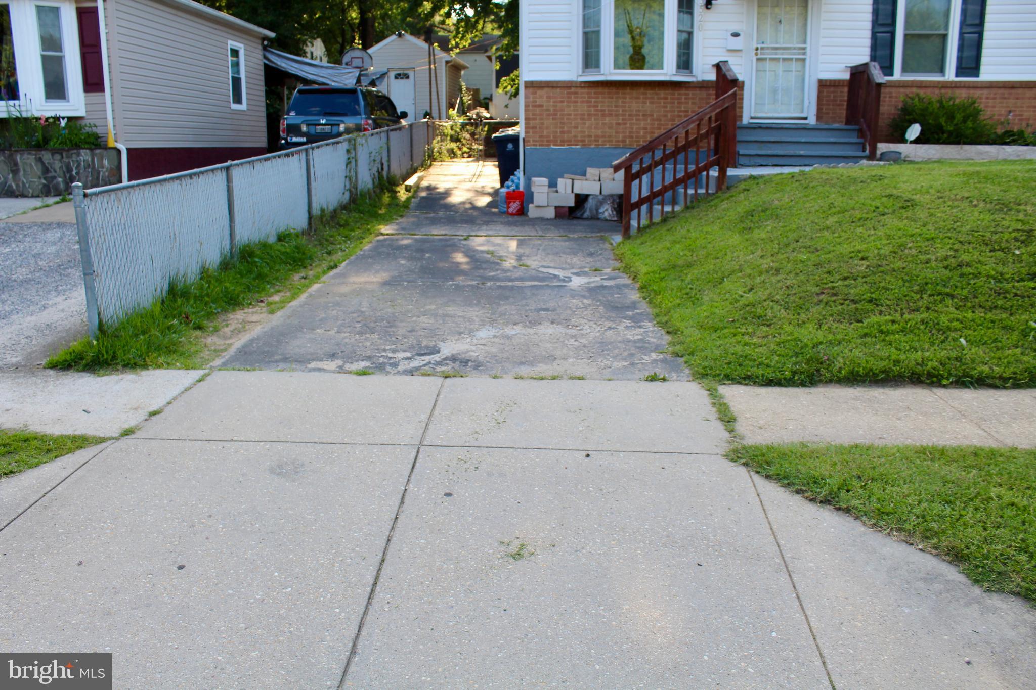 WHITFIELD KNOLLS - Residential