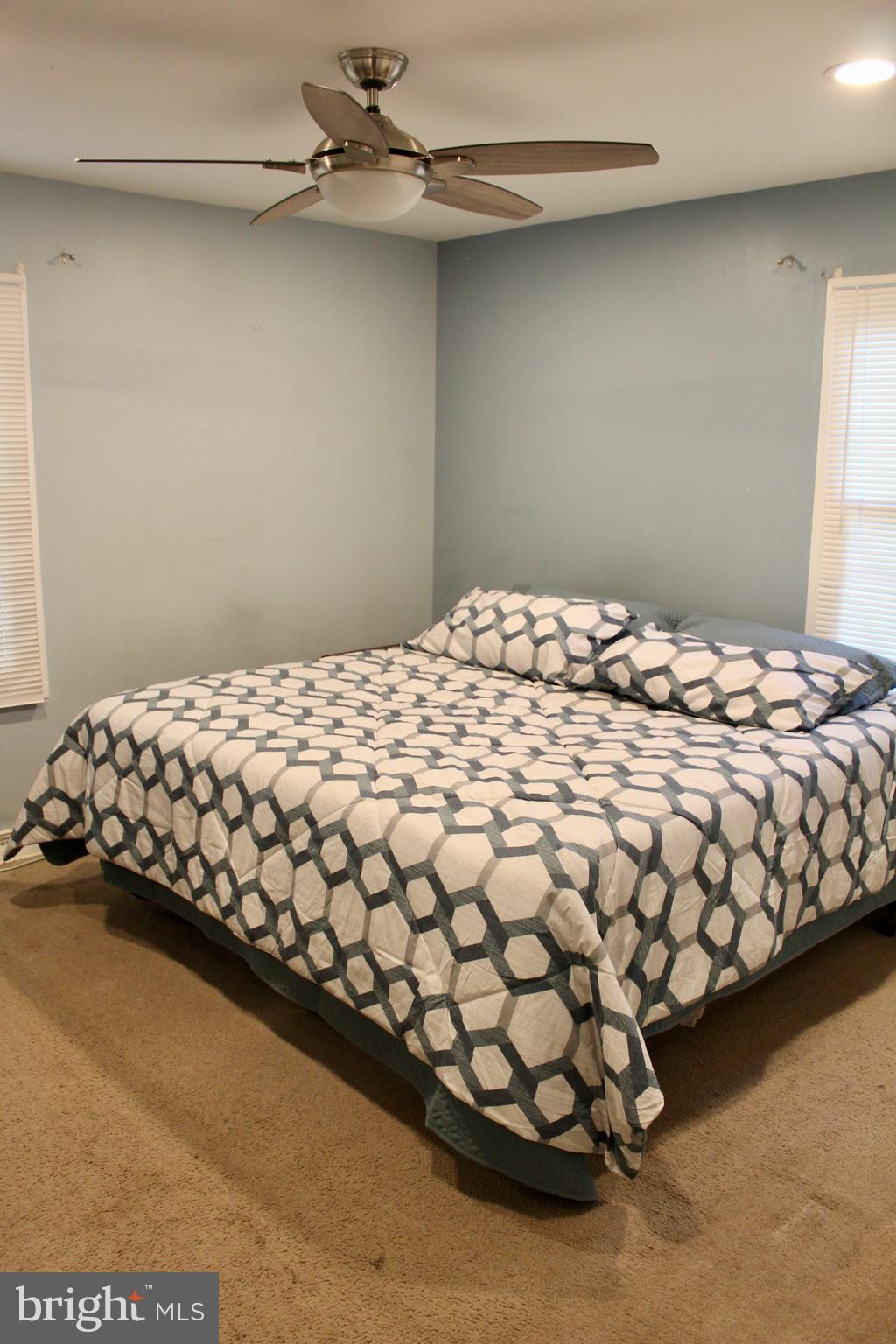 WHITFIELD KNOLLS - Residential