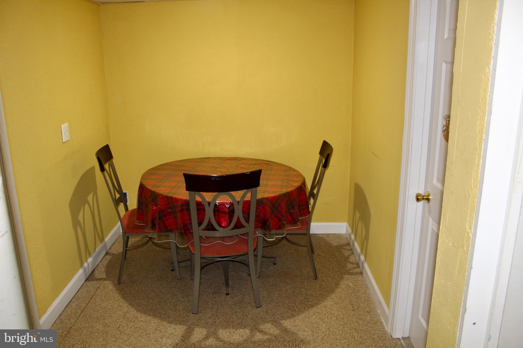 WHITFIELD KNOLLS - Residential