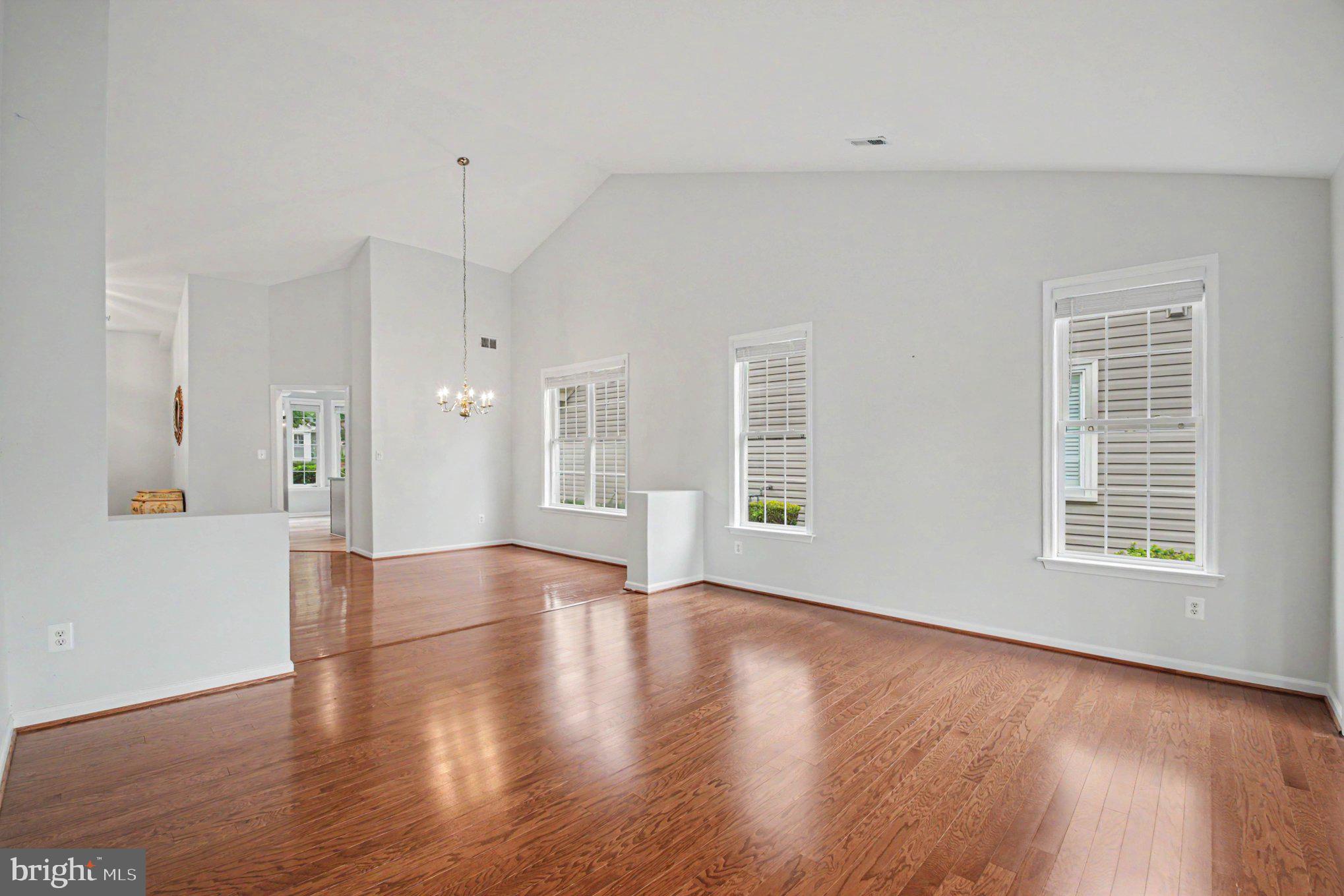 6877 SADDLE RUN WAY