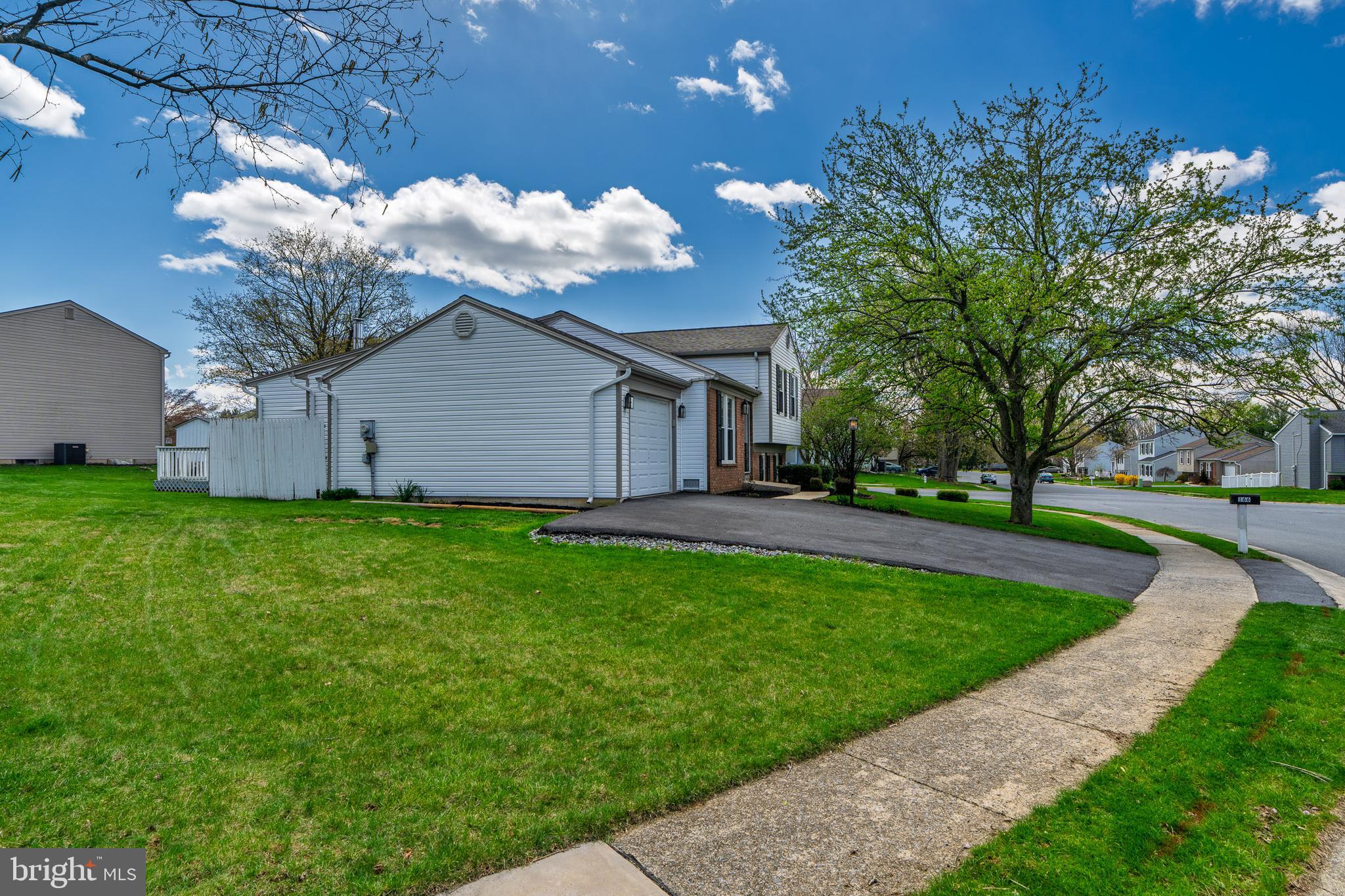 VILLAGE PARK - Residential