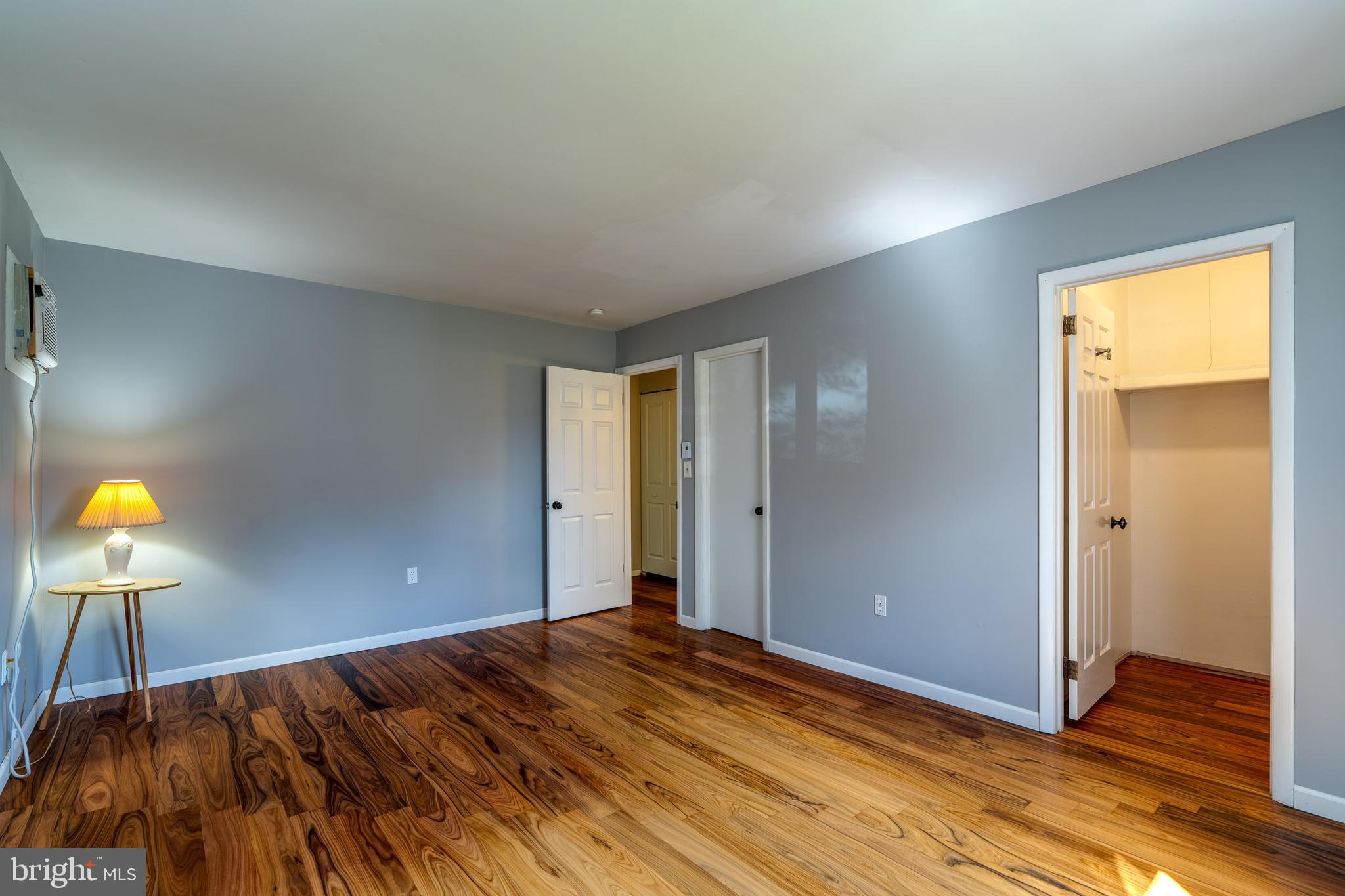 VILLAGE PARK - Residential