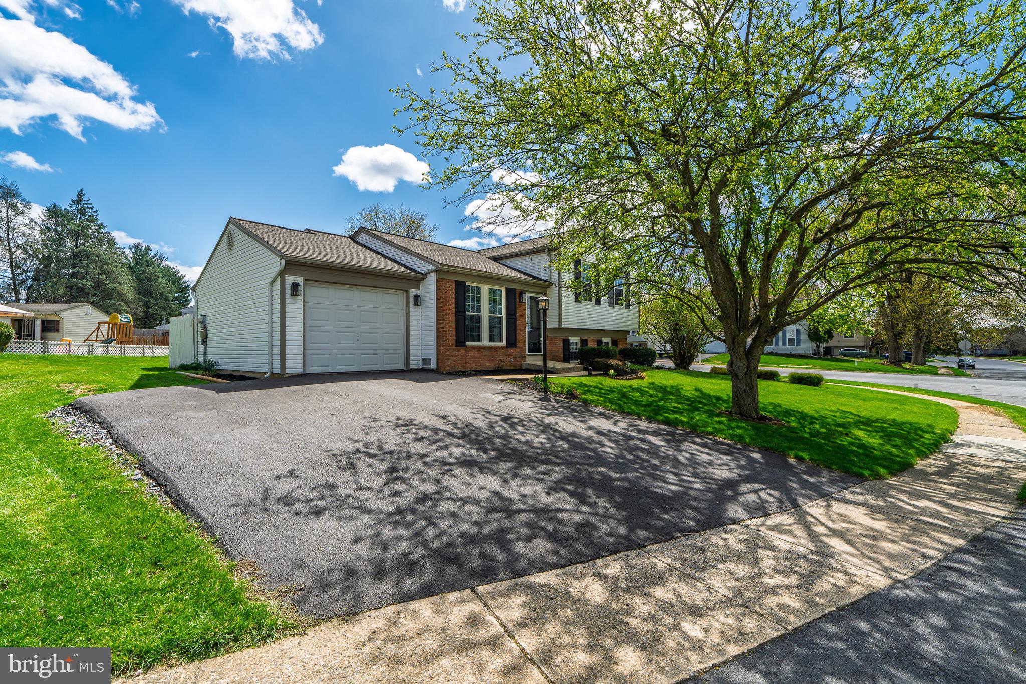 VILLAGE PARK - Residential