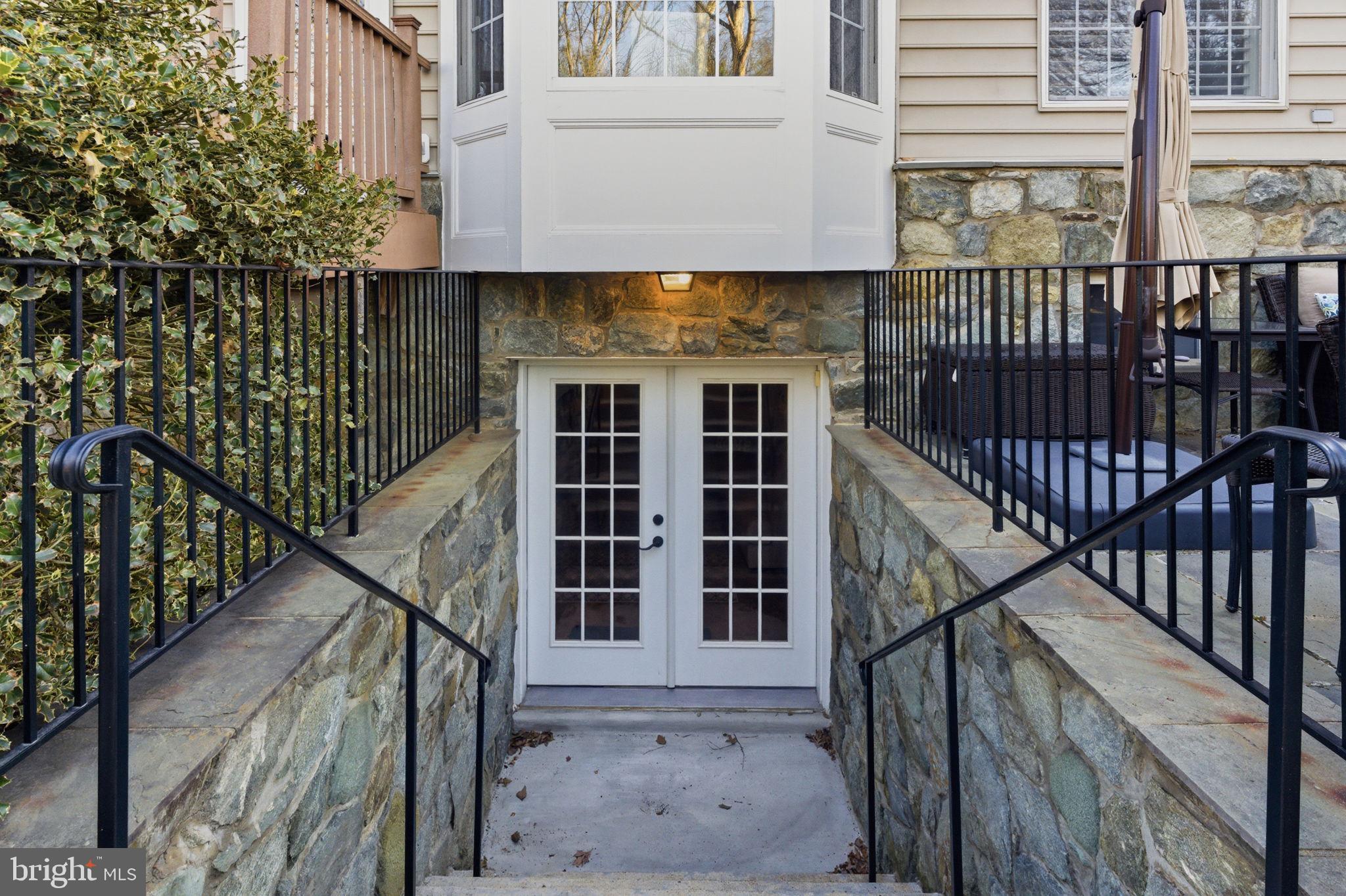 LANSDOWNE ON THE POTOMAC - Residential