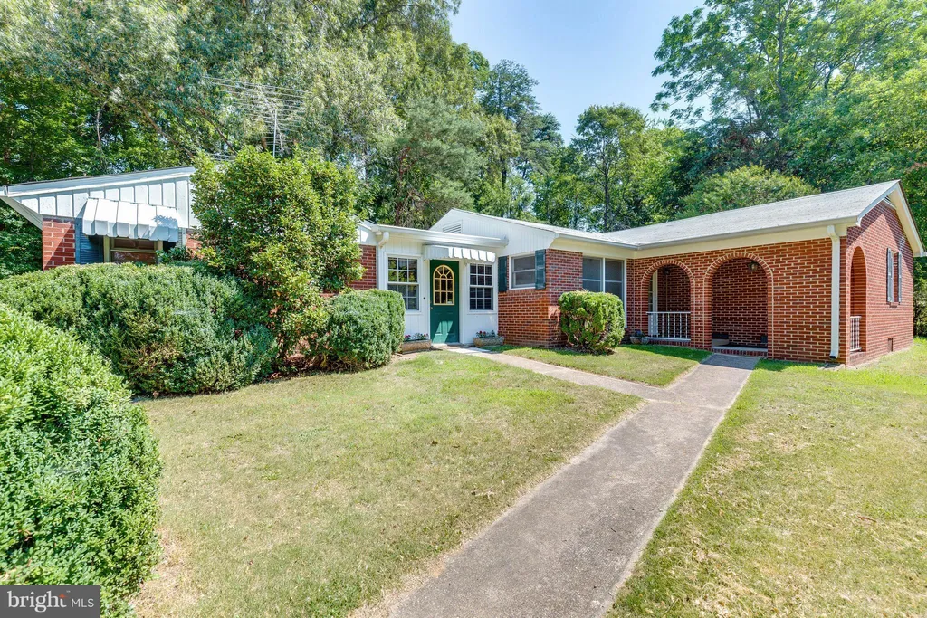 1027 Julian Drive, Fredericksburg, VA 22405