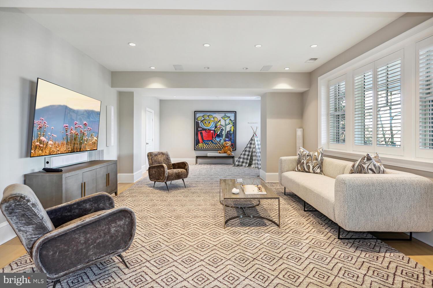 SPRING VALLEY - Residential