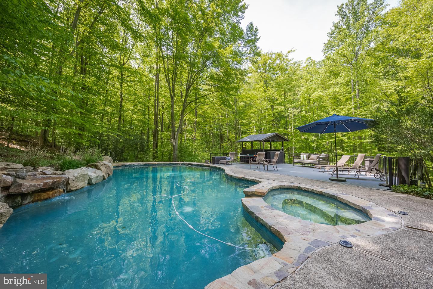 HUNTVIEW AT HORSES - Residential