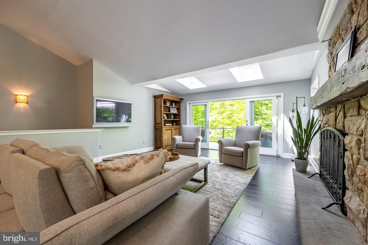 HUNTVIEW AT HORSES - Residential