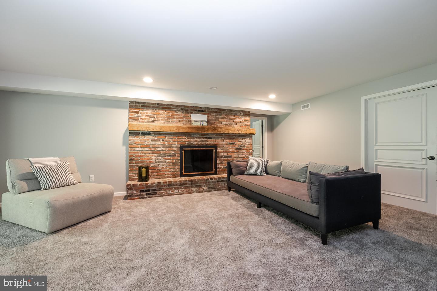 HUNTVIEW AT HORSES - Residential