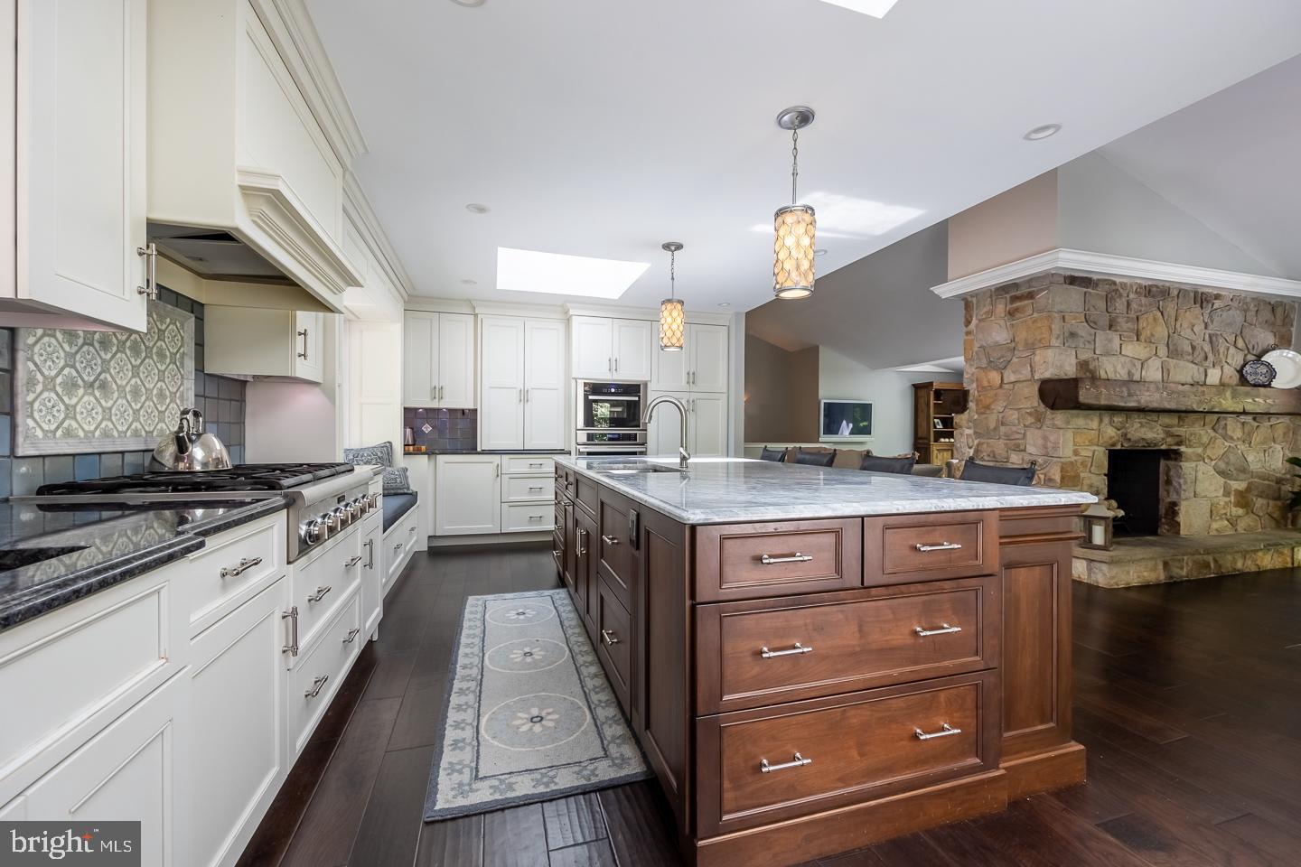 HUNTVIEW AT HORSES - Residential