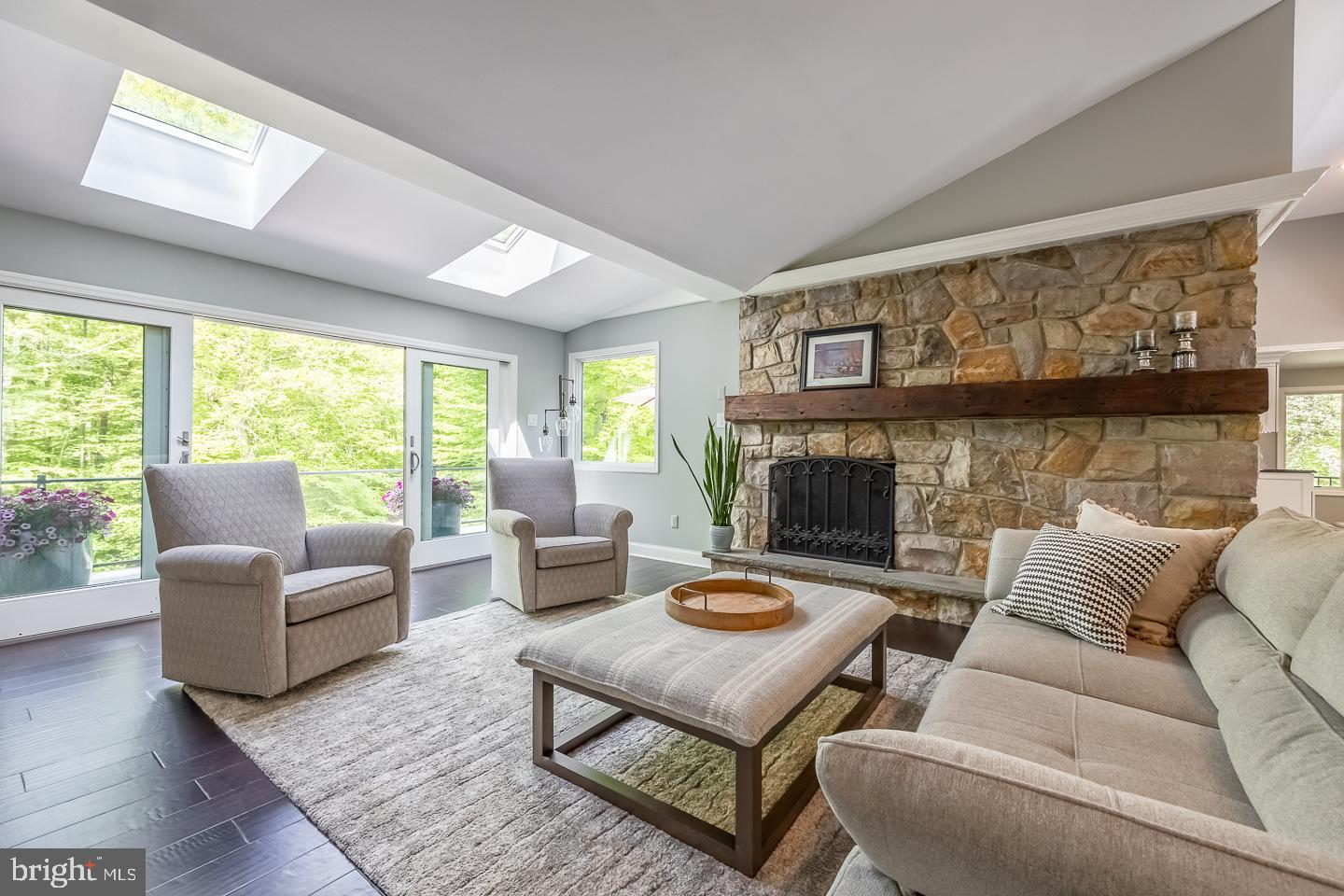 HUNTVIEW AT HORSES - Residential