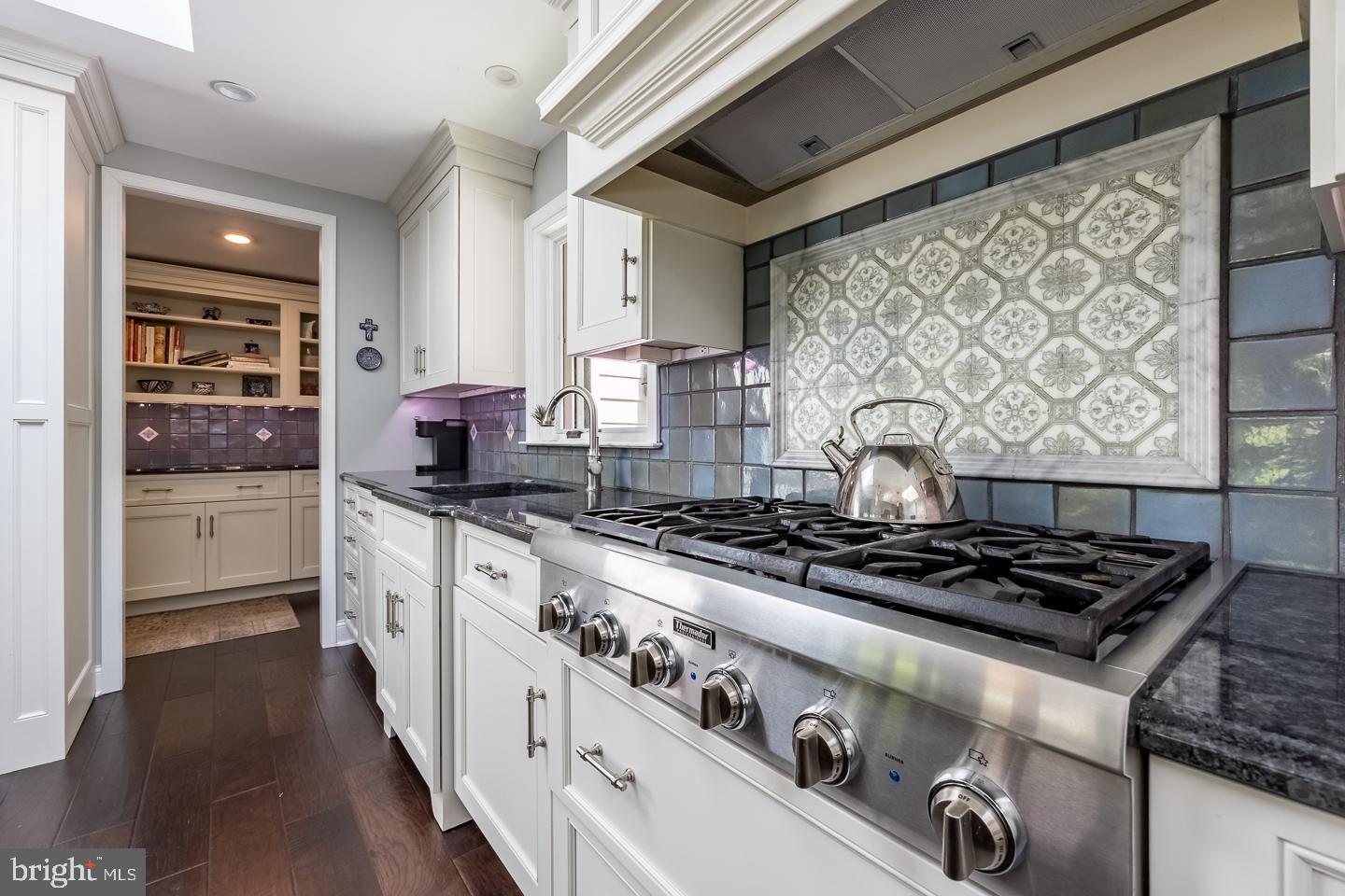 HUNTVIEW AT HORSES - Residential