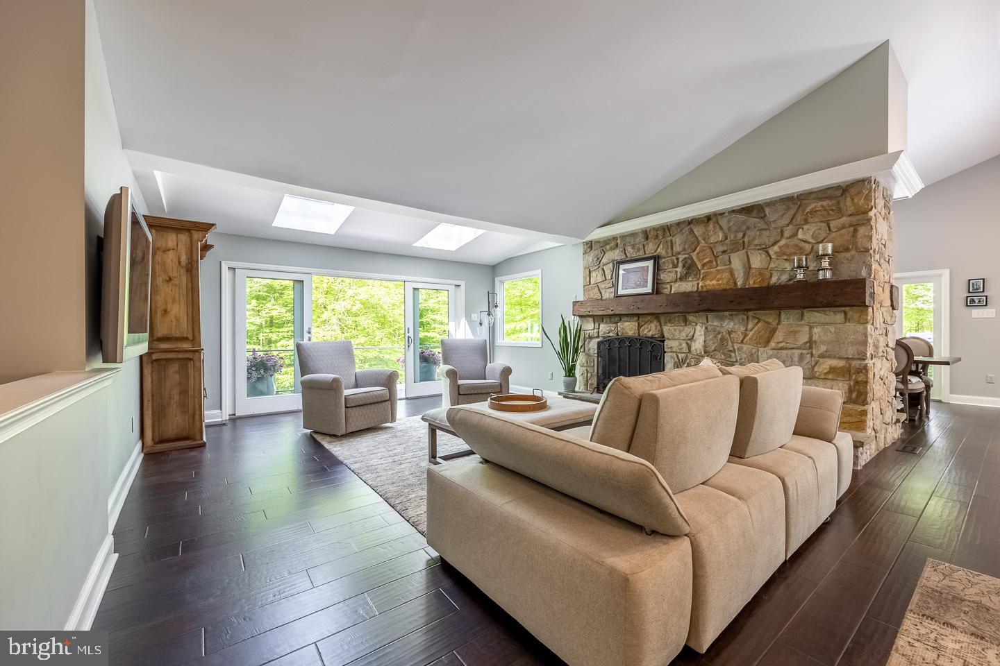 HUNTVIEW AT HORSES - Residential