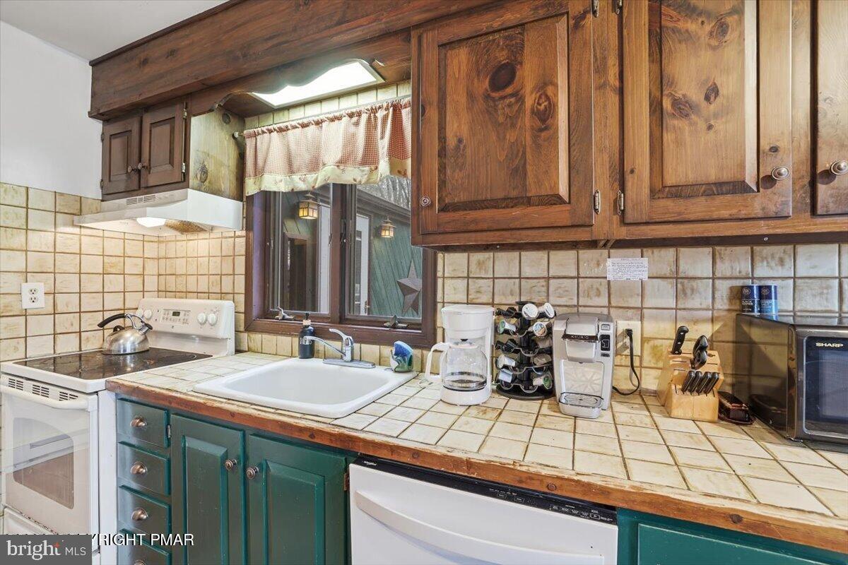 LAKE HARMOY ESTATES - Residential