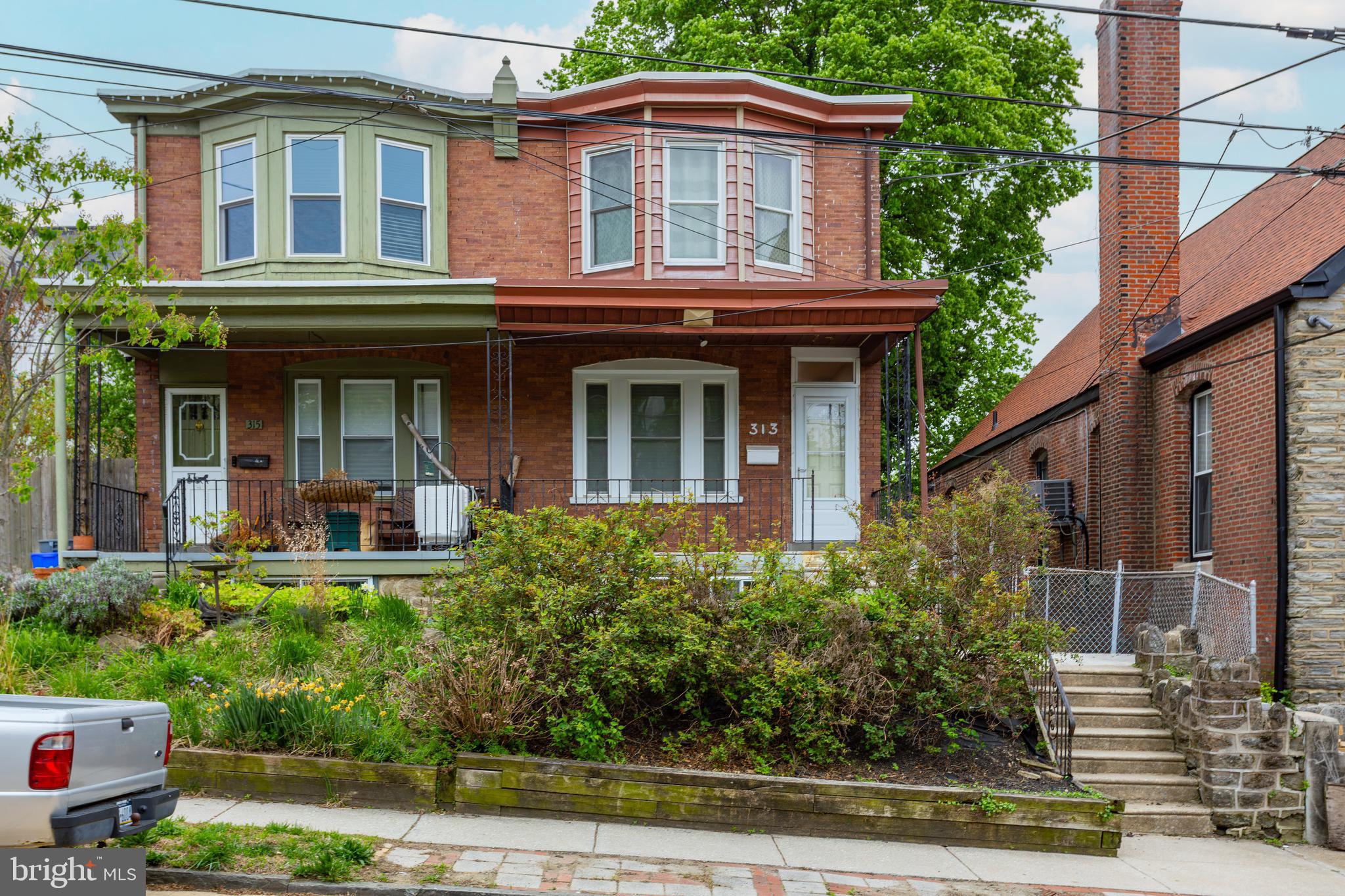 ROXBOROUGH - Residential