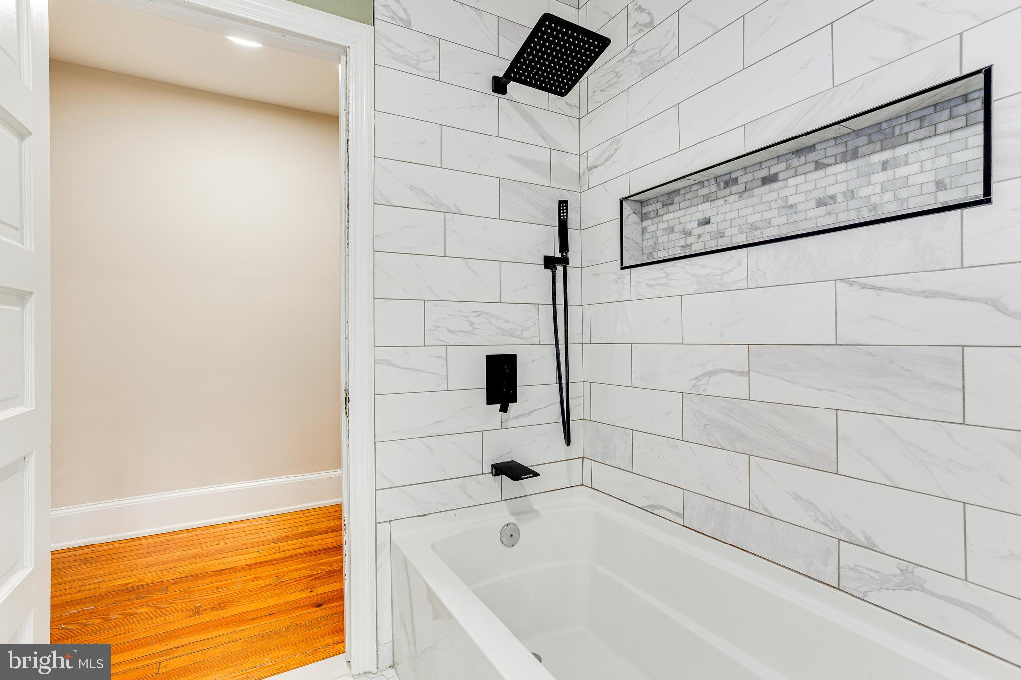 ROXBOROUGH - Residential