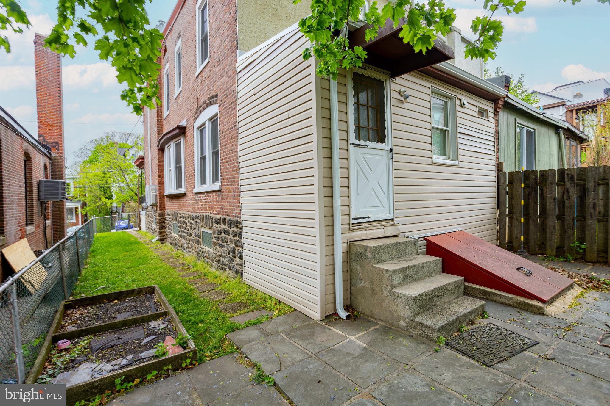 ROXBOROUGH - Residential