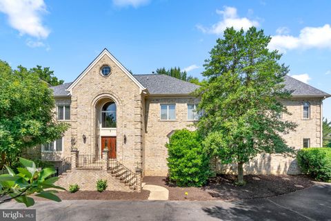 Photo of 9712 Kendale Road, POTOMAC, MD 20854 (MLS # MDMC2172772)