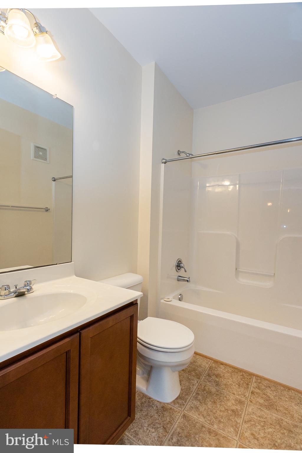 RESID AT WILDWD - Residential Lease