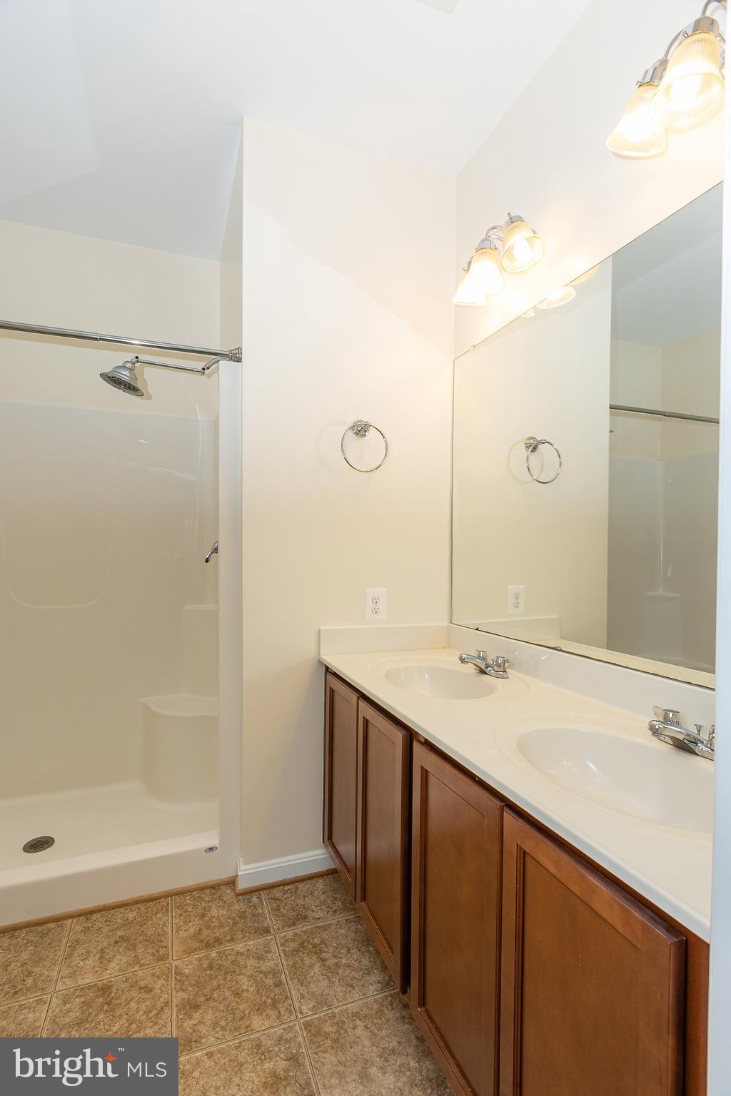 RESID AT WILDWD - Residential Lease