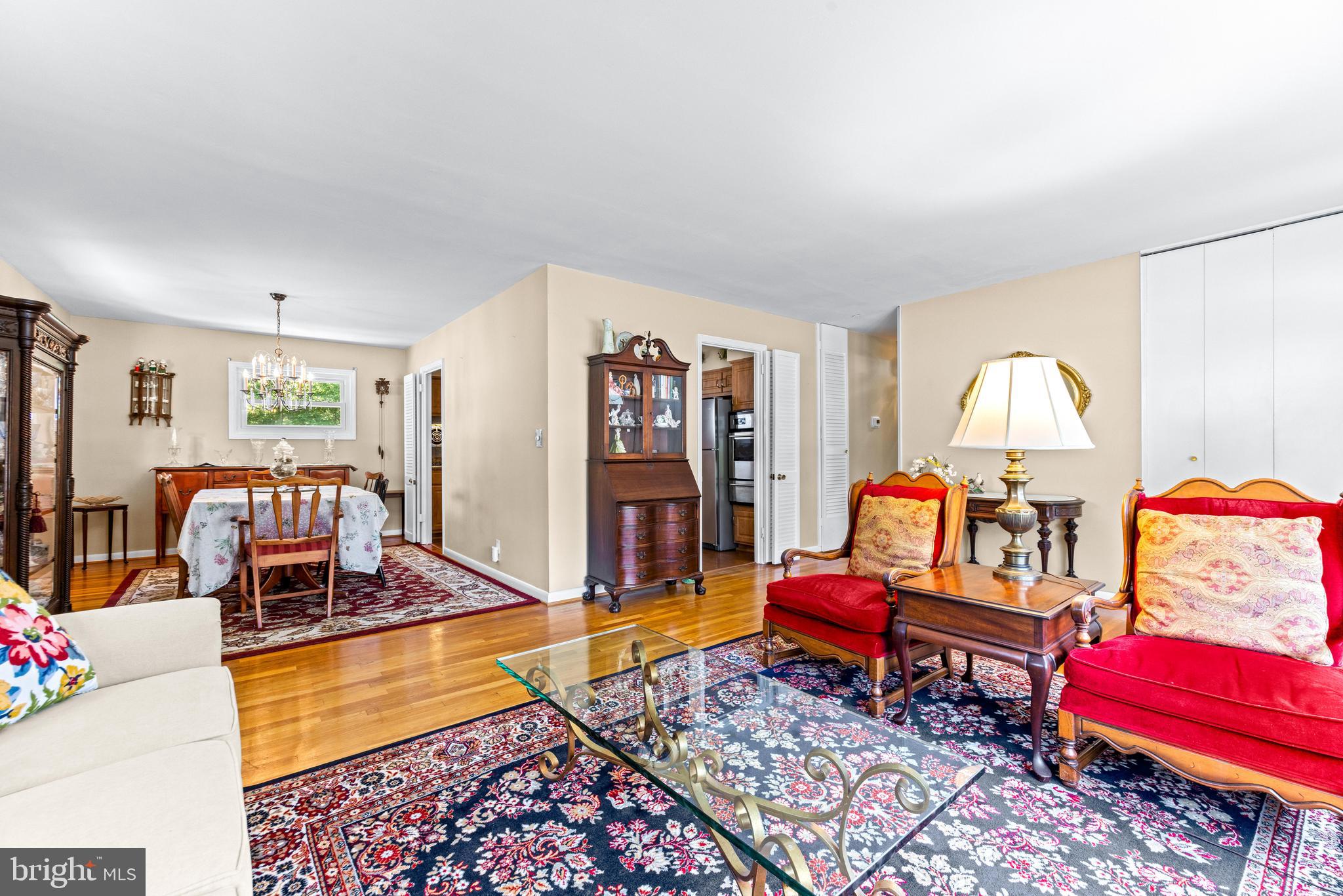 YORK MANOR - Residential