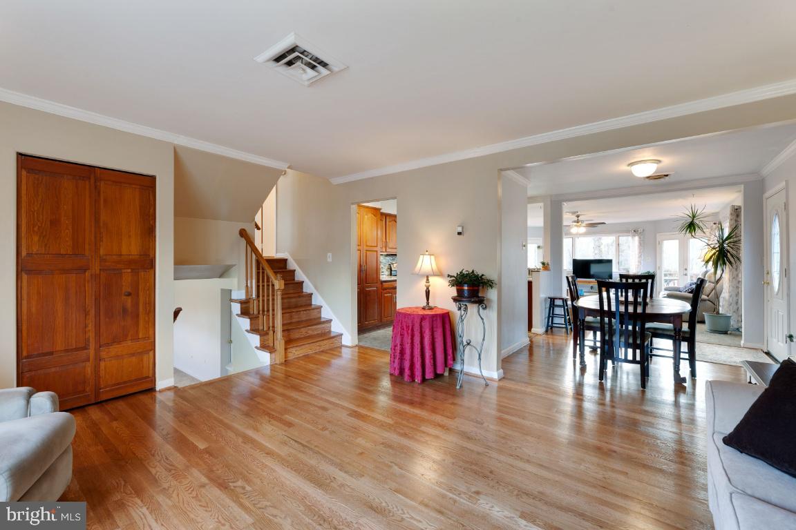 COLONIAL FARMS - Residential
