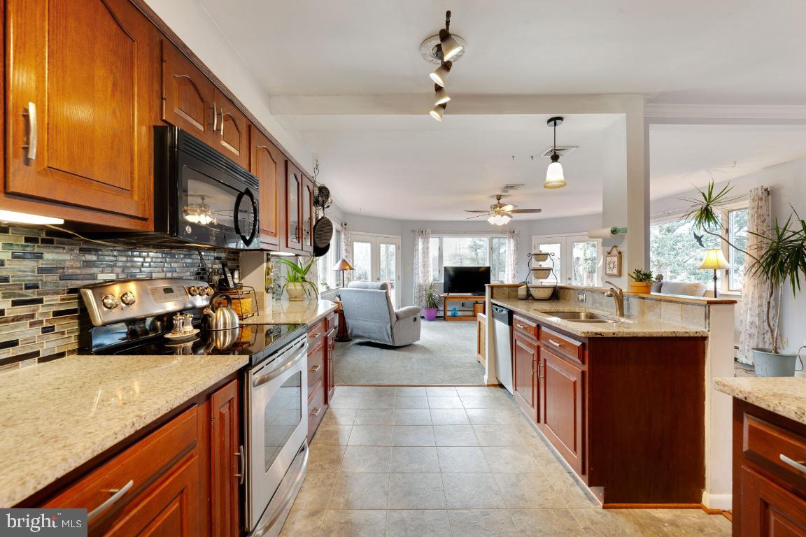 COLONIAL FARMS - Residential