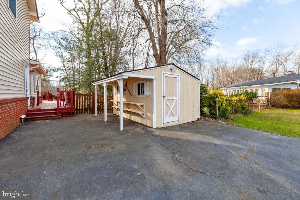 COLONIAL FARMS - Residential