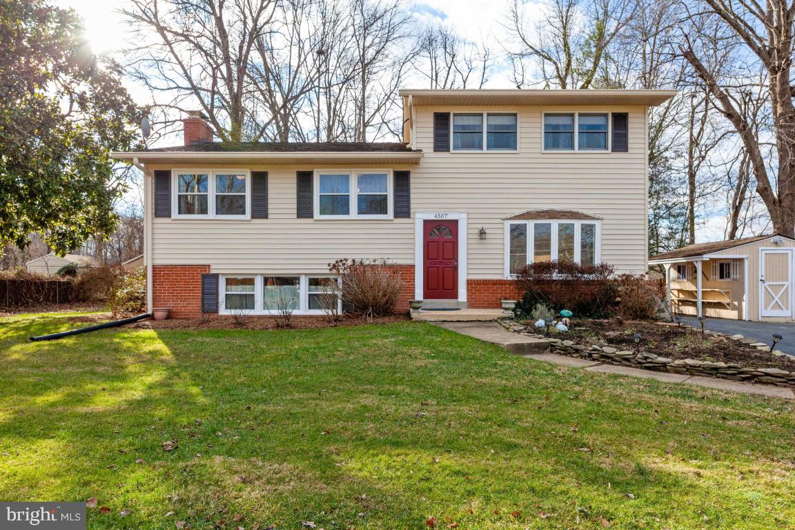 COLONIAL FARMS - Residential