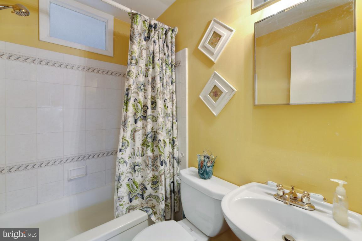 COLONIAL FARMS - Residential