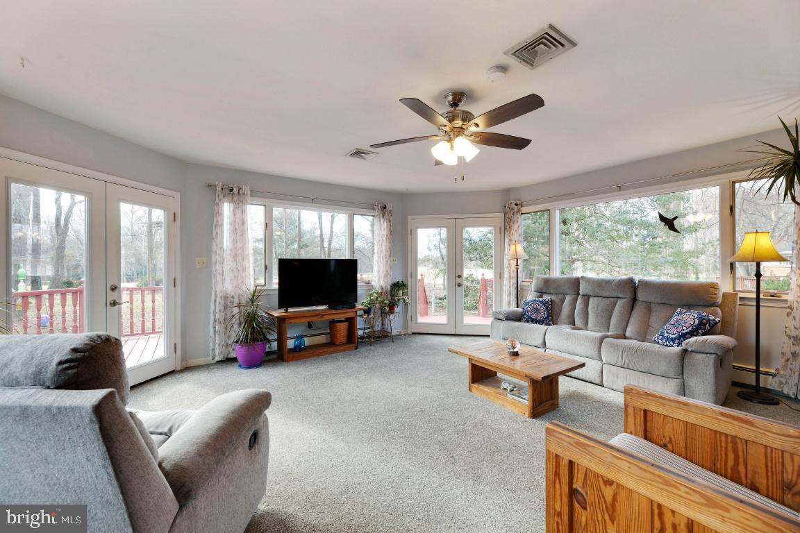 COLONIAL FARMS - Residential