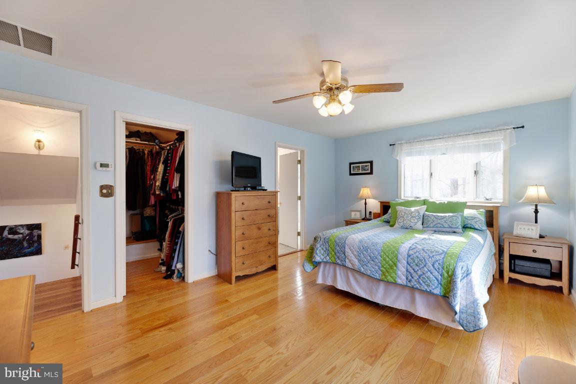 COLONIAL FARMS - Residential