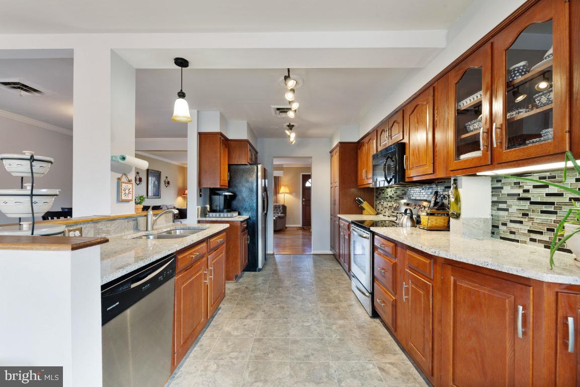 COLONIAL FARMS - Residential