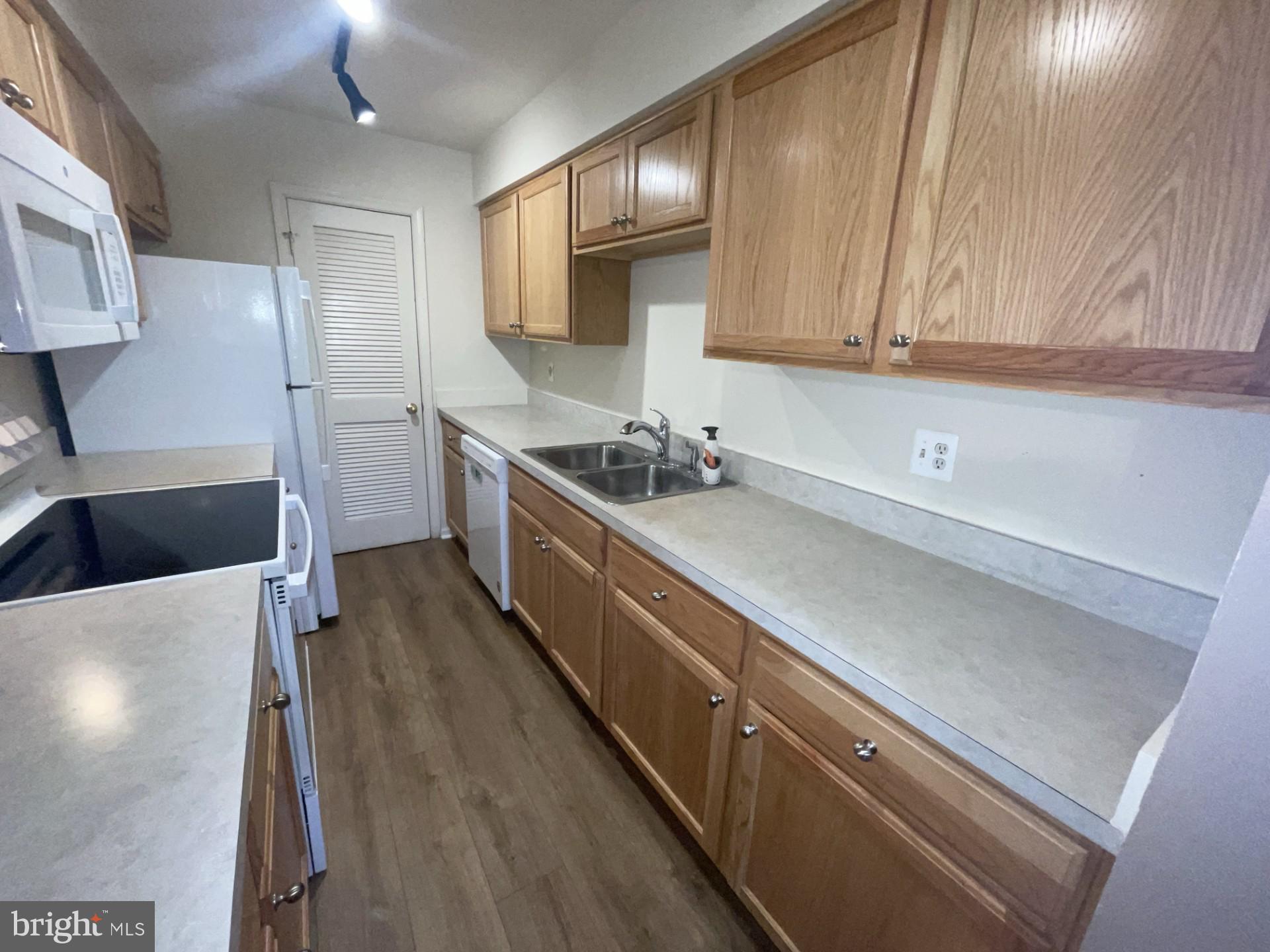CARDINAL FOREST - Residential Lease