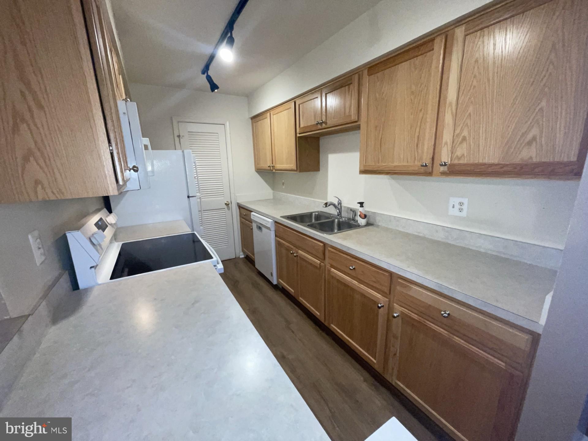 CARDINAL FOREST - Residential Lease