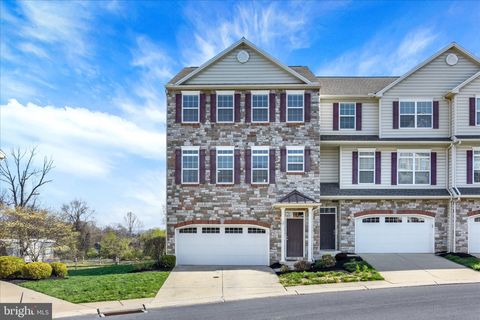 Photo of 19 Indiana Circle, LEMOYNE, PA 17043 (MLS # PACB2052450)