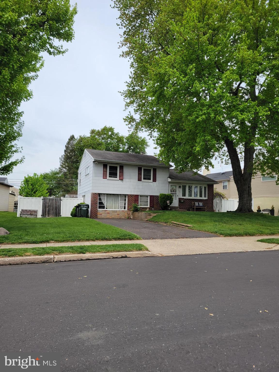 MAPLE RIDGE - Residential