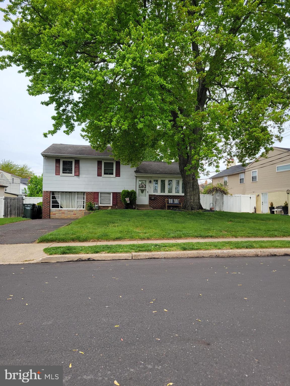 MAPLE RIDGE - Residential