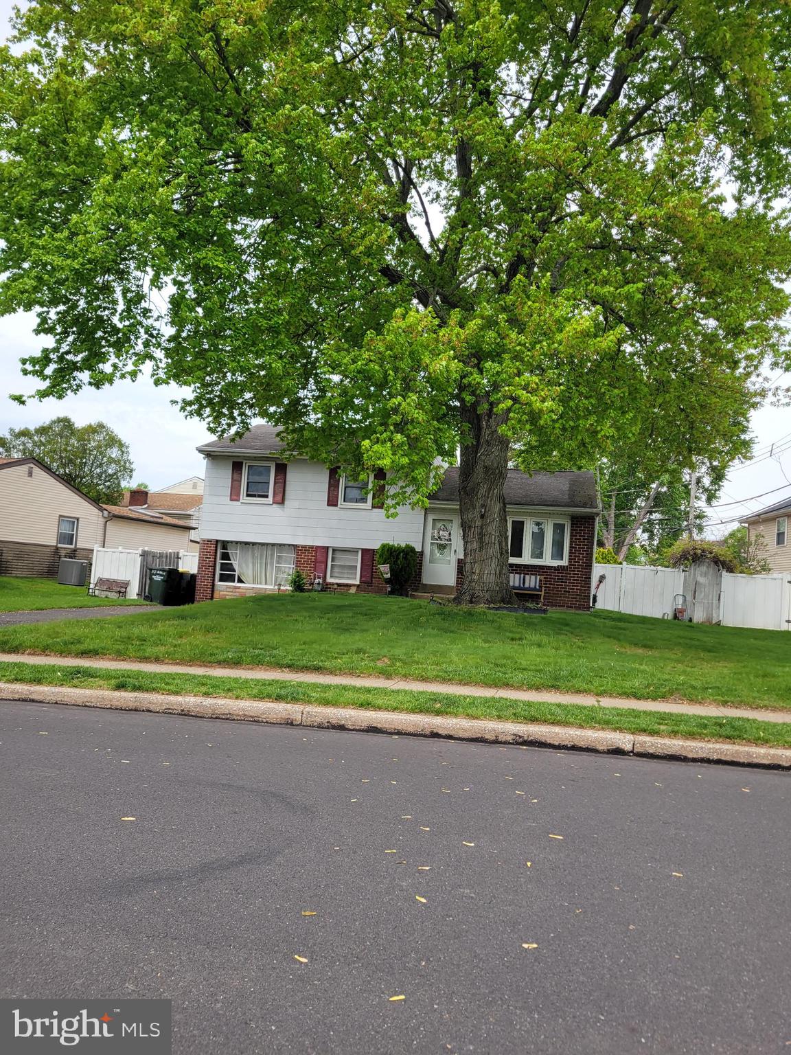 MAPLE RIDGE - Residential