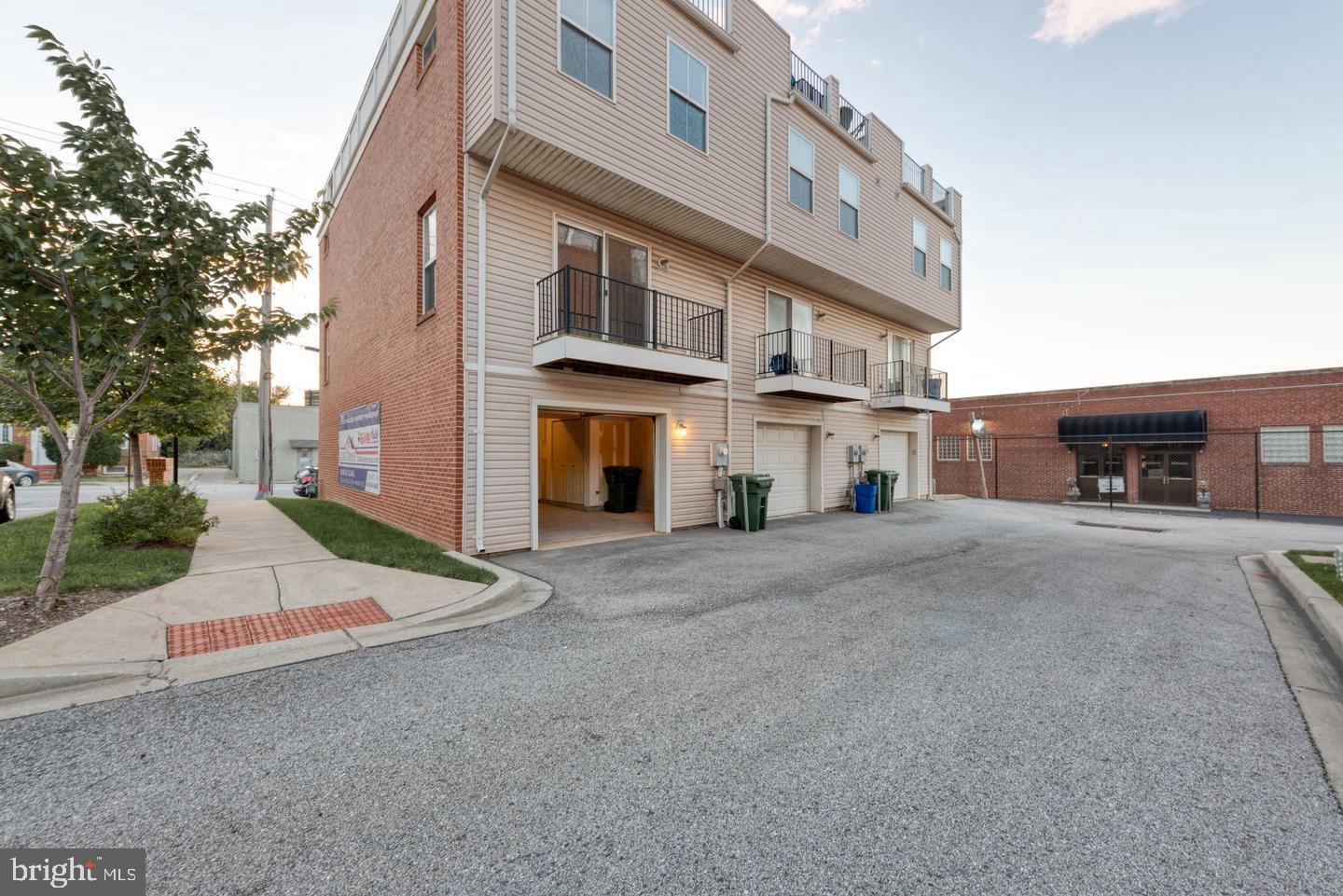 ATHENA SQUARE - Residential