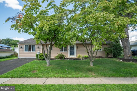 Homes For Sale - 45 Schoolhouse Lane<br/> LEVITTOWN, PA 19055