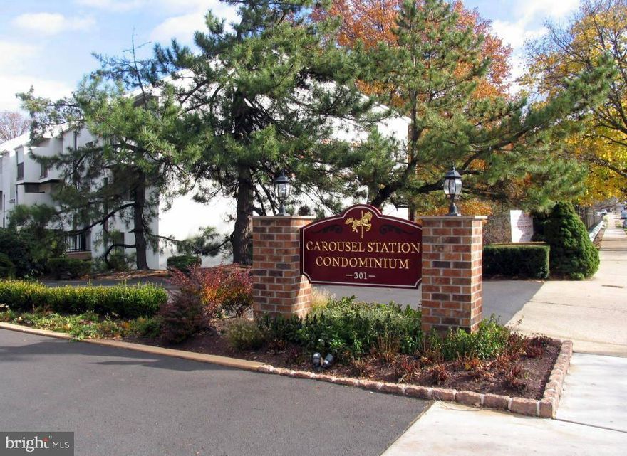 Great Location. Very nice first floor 2 bedroom 2 bath condo in beautiful Carousel Station. Sunny living room and dining room with private out door patio with storage. Eat-in Kitchen with breakfast bar. Nice size Master Bedroom has a walk-in closet, full bath with shower and patio. Central air. The condo fee covers: Pool, Tennis Courts, Private Parking, Clubhouse & Courtyard, Ext. Maintenance, Water & Sewer, Basic Cable, Trash and Snow removal. Recent renovation with new remodeling kitchen, new bathroom sink, new laminate floor, fresh paint, new bathroom shower door. Must See!!!
P.S. This listing has been withdrawn for 2 months and seller did some limited renovation on bathrooms.